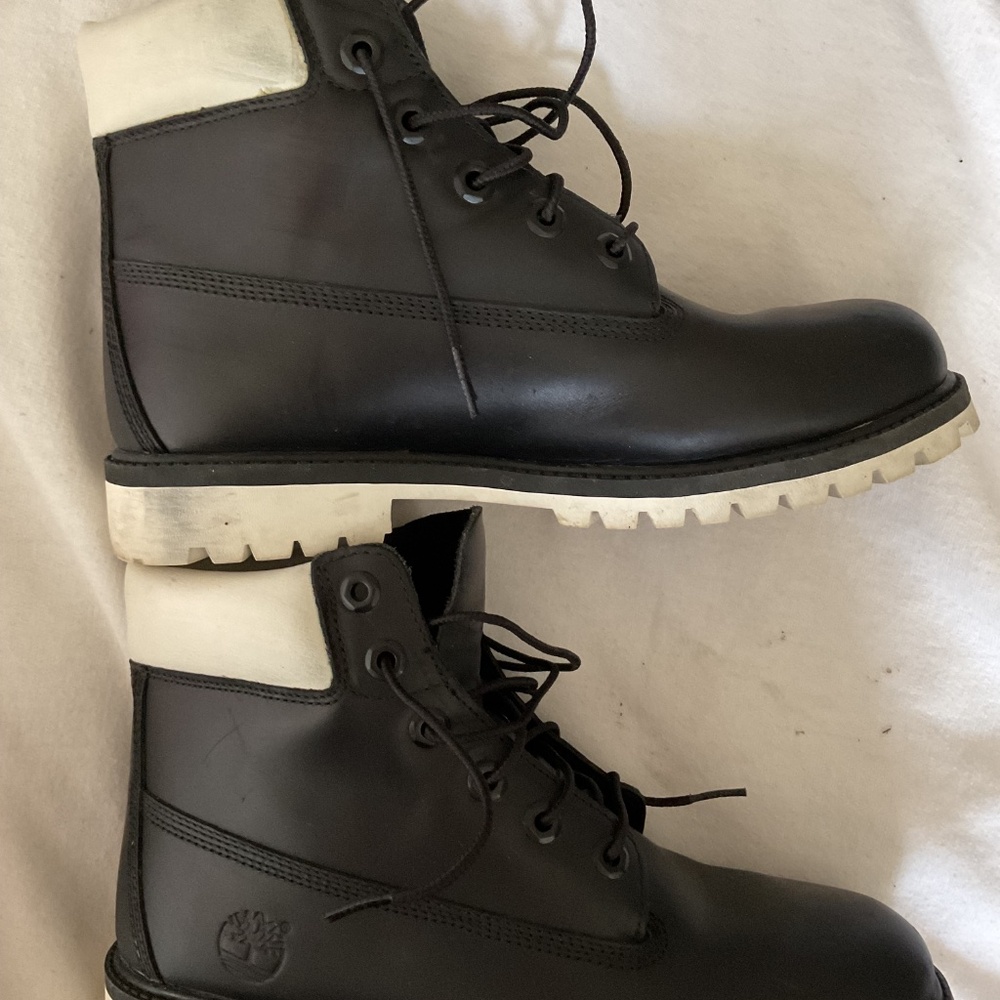 Timberlands - Picture 2 of 5